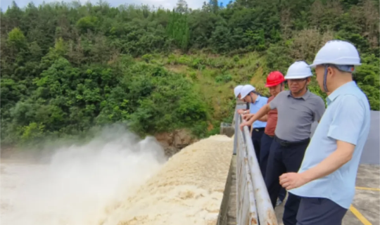 彭冬水到修江公司花桥、小山口水电站督导检查强降雨防御和防汛工作 